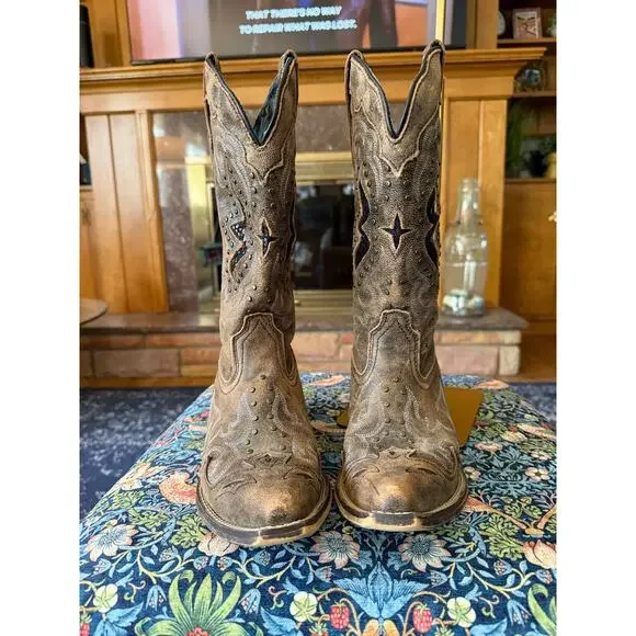 LAREDO LUCRETIA STUDDED SNAKE INLAY WESTERN BOOTS - SNIP TOE Sz. 8.5 - Picture 3 of 10